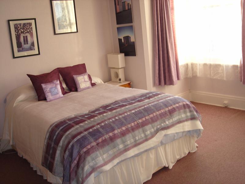 m Guest Bedroom 3.JPG